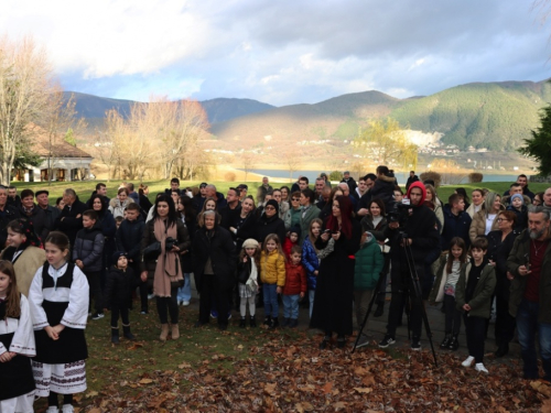 FOTO: Na Šćitu uprizorene žive jaslice