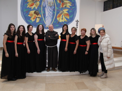 FOTO: Drugi dan duhovne obnove u župi Rumboci i koncert VS „Arabella“