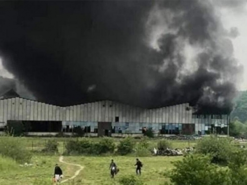 Migranti iz osvete spalili dvoranu?