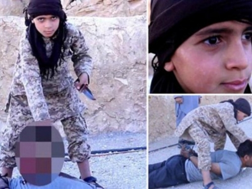 ISIL objavio snimku na kojoj dijete vojniku odrubljuje glavu