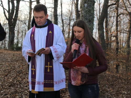 FOTO: Put križa kroz fratarski gaj na Šćitu