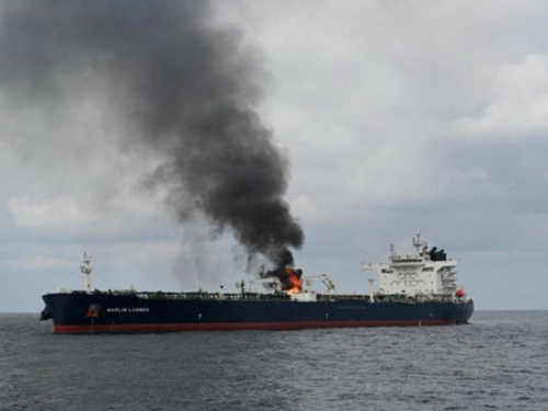 Tanker u Crvenom moru napadnut projektilima