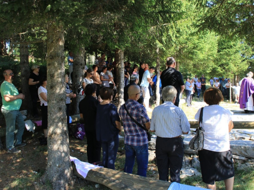 FOTO: Na Vran planini služena misa za poginule duvandžije