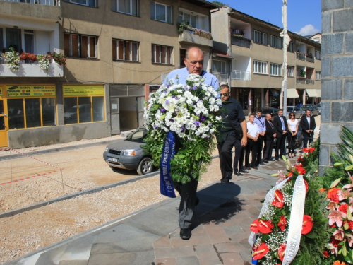 FOTO: Polaganjem vijenaca i svečanom sjednicom započelo obilježavanje Dana općine