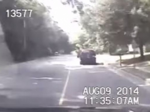 VIDEO: Policajac zaustavio automobil, a nakon toga...