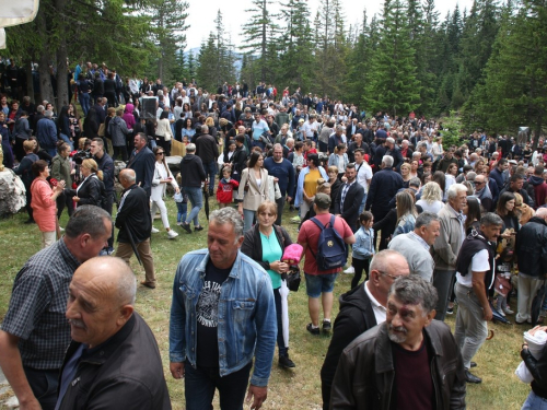 FOTO/VIDEO: Tisuće vjernika na Kedžari proslavilo Divin dan