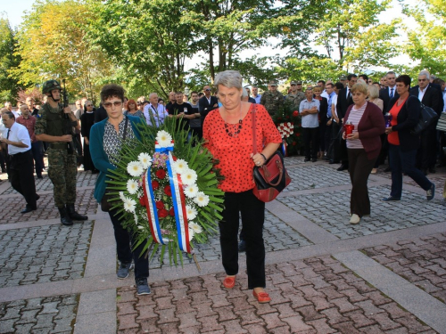 FOTO/VIDEO: Na Uzdolu obilježena 22. obljetnica stravičnog pokolja nad Hrvatima