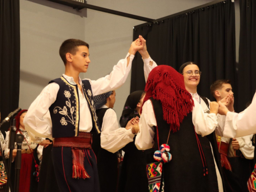 FOTO: Večer folklora u Prozoru: HKUD-ovi ''Rama'' i ''fra Petar Bakula'' oduševili publiku