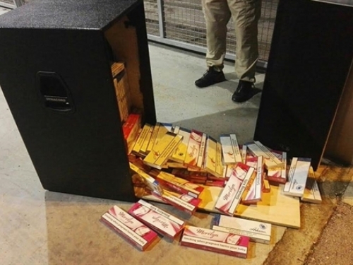 U zvučnicima VW-a pronađeno 5.000 kutija cigareta