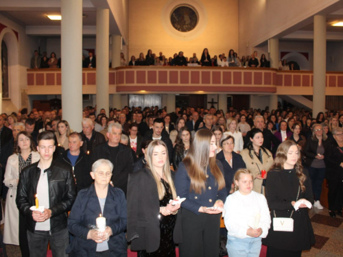 FOTO: Vazmeno bdijenje u župi Prozor