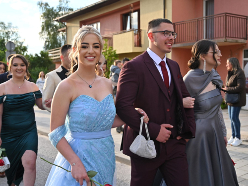 FOTO/VIDEO: Uskoplje ispratilo 63 maturanta, među njima i 9 iz Rame
