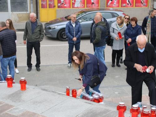 FOTO: Povodom Svih svetih u Prozoru zapaljene svijeće za poginule i preminule branitelje