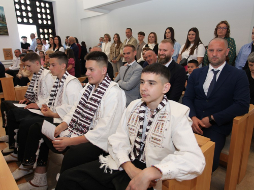 FOTO: Krizma u župi Rumboci