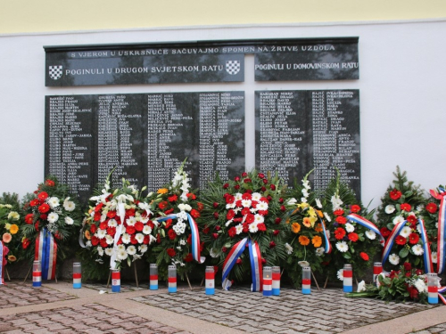 FOTO/VIDEO: Na Uzdolu obilježena 23. obljetnica stravičnog pokolja nad Hrvatima