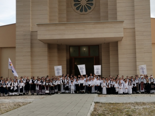 FOTO: HKUD Rama sudjelovao na dječjoj smotri folklora u Rodoču