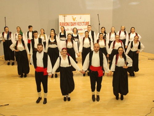 FOTO/VIDEO: Večer folklora u Prozoru