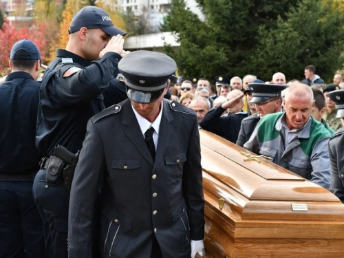 U Sarajevu sahranjen ubijeni policajac Davor Vujinović