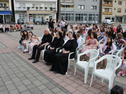 FOTO: U Prozoru održan festival duhovne glazbe ''Djeca pjevaju Isusu''
