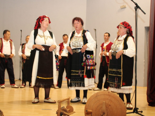 FOTO: U Prozoru održana večer folklora