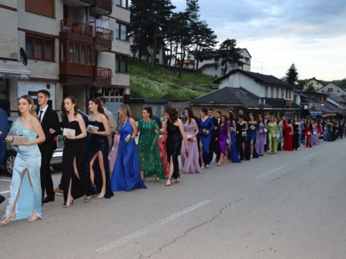 FOTO/VIDEO: Matura 2023. - Defile mladosti na ulicama Prozora