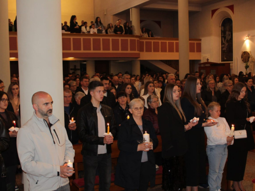 FOTO: Vazmeno bdijenje u župi Prozor