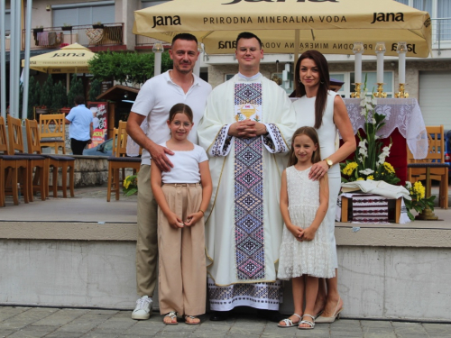 FOTO: Mlada misa vlč. Marina Petrovića u župi Prozor
