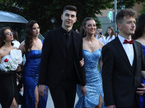 FOTO/VIDEO: Matura 2024. - Defile mladosti na ulicama Prozora