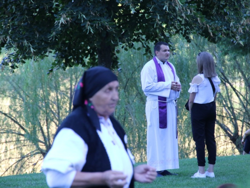 FOTO: Druga večer trodnevnice Maloj Gospi na Šćitu