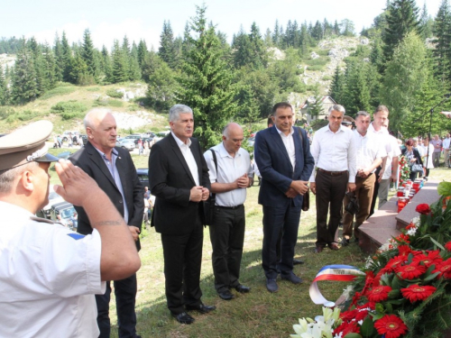 FOTO: Obilježena 22. obljetnica stradanja 39 Hrvata na Stipića livadi