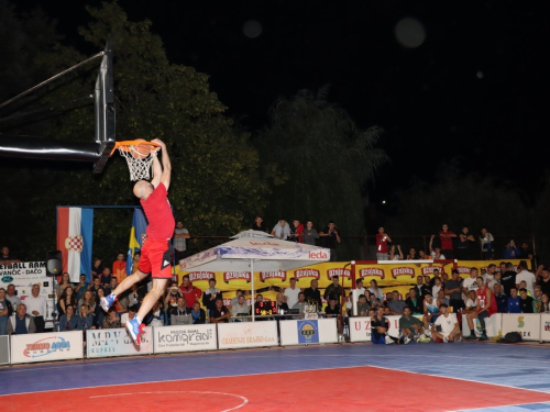 FOTO: Ekipa ''Ba.Riba'' pobjednik 20. Streetball Rama 2022.