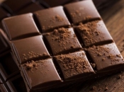 Tamna čokolada smanjuje srčane tegobe, tlak i šećer u krvi, a utječe i na osjećaj sreće