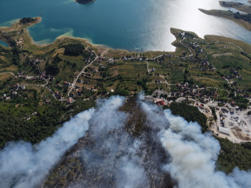 VIDEO/FOTO: Požar u Podboru - Vatrogasci nemoćni, borovina gori nekontrolirano