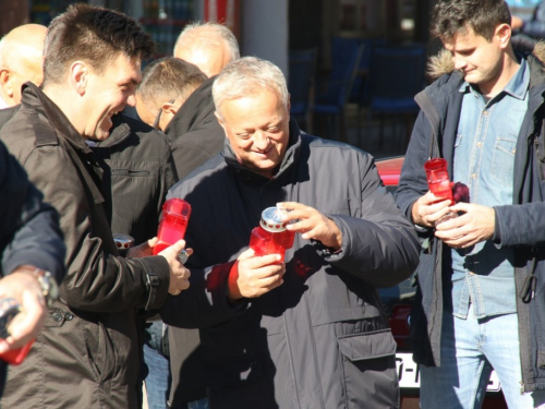 FOTO: Povodom Svih svetih u Prozoru zapaljene svijeće za poginule i preminule branitelje