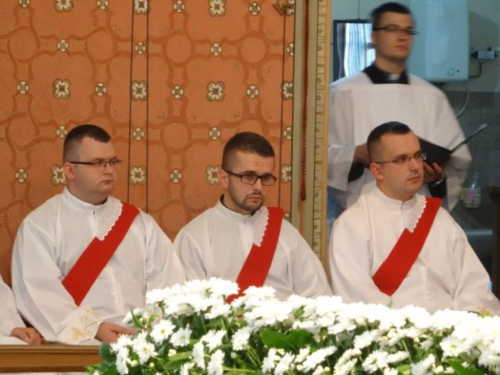U sarajevskoj katedrali zaređeni vlč. Ivan Ivančević i vlč. Ljubo Zadrić