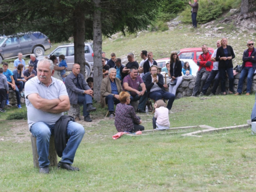 FOTO: Na Vranu služena sv. misa za poginule duvandžije