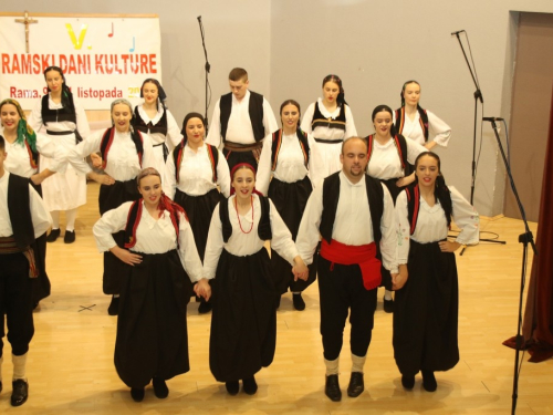 FOTO/VIDEO: Večer folklora u Prozoru