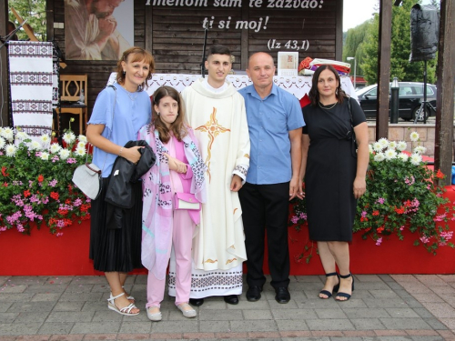 FOTO: Mlada misa vlč. Josipa Papka u župi Prozor