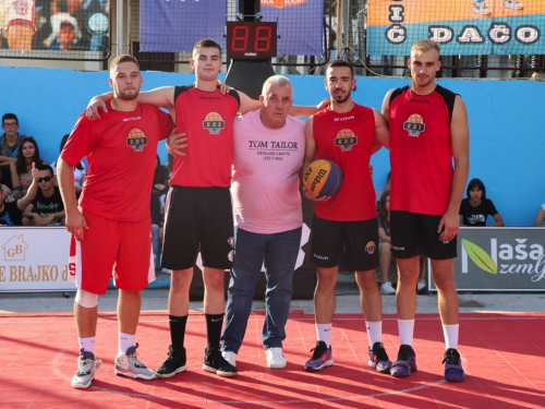 FOTO: Tim ''GOLD UNIST'' iz Splita pobjednik 21. Streetball Rama - Davor Ivančić Dačo