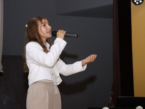 FOTO: Ines Markešić i Magdalena Zadro pobjednice dječjeg festivala ''Mala Rama 2024.''