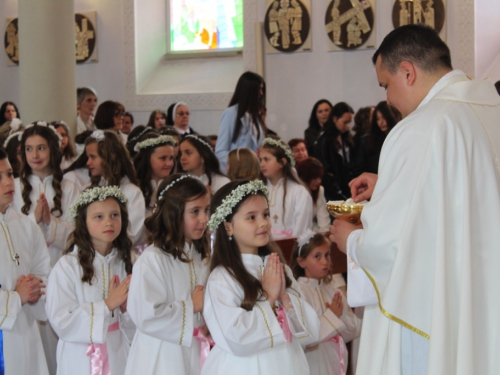 FOTO: Prva pričest u župi Prozor