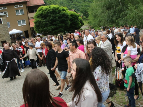 FOTO: Vanjska proslava sv. Ante u župi Gračac