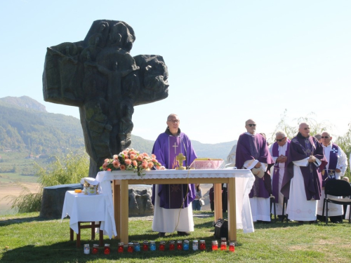 FOTO/VIDEO: Na Šćitu obilježen Dan sjećanja na ramske žrtve