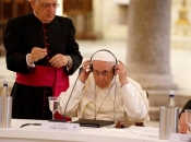 Papa upozorava: Svijet propada