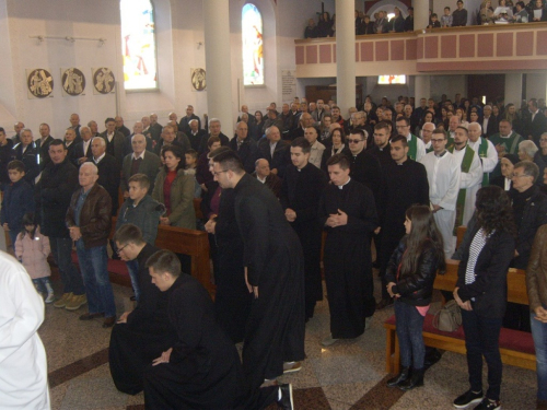 FOTO: Bogoslovi i poglavari Vrhbosanskog bogoslovnog sjemeništa posjetili Prozor i Šćit