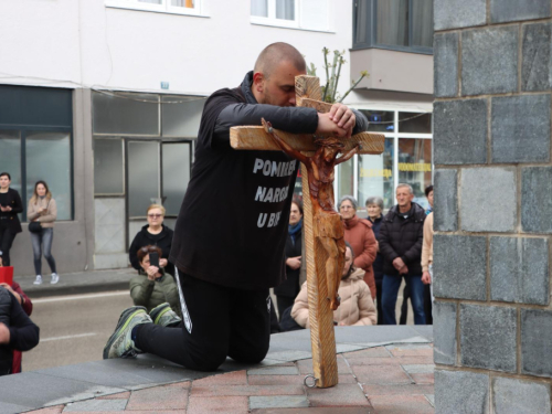 FOTO/VIDEO: Poruka mira stigla na Šćit: Josip Jelinić završio svoje hodočašće kroz BiH