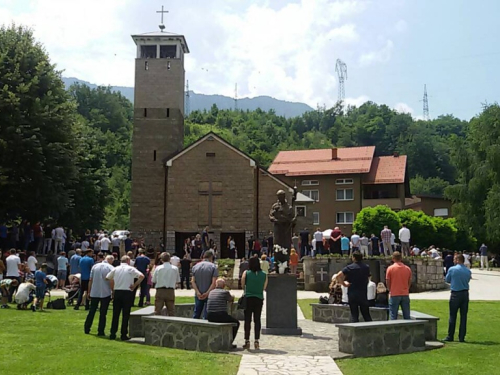 Župa Gračac: Vanjska proslava sv. Ante