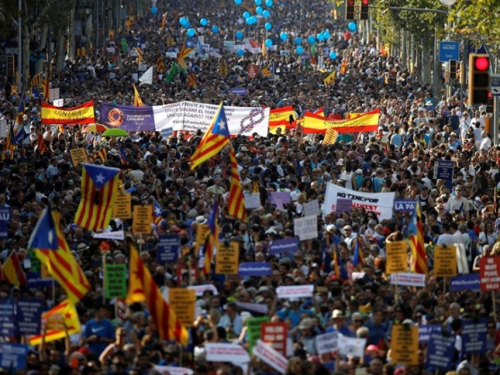 Deseci tisuća ljudi hodaju Barcelonom s porukom "Ne bojim se"