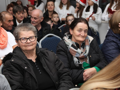 FOTO: Božićna priredba FRAMA-e Rumboci