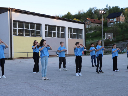 FOTO: Rama u ritmu - Svjetski dan plesa obilježen uz Zumbu i folklor