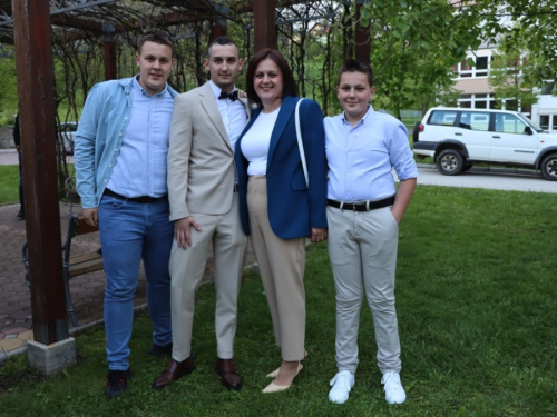 FOTO/VIDEO: Matura 2023. - Defile mladosti na ulicama Prozora